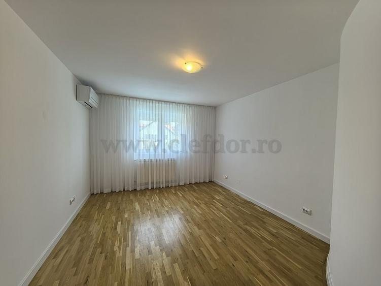 Casă individuală cu 7 camere cu Piscina în Iancu Nicolae