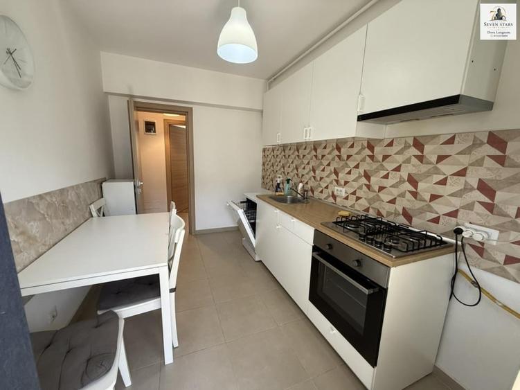 Apartament cu 10 camere, mobilat în Parcul Carol