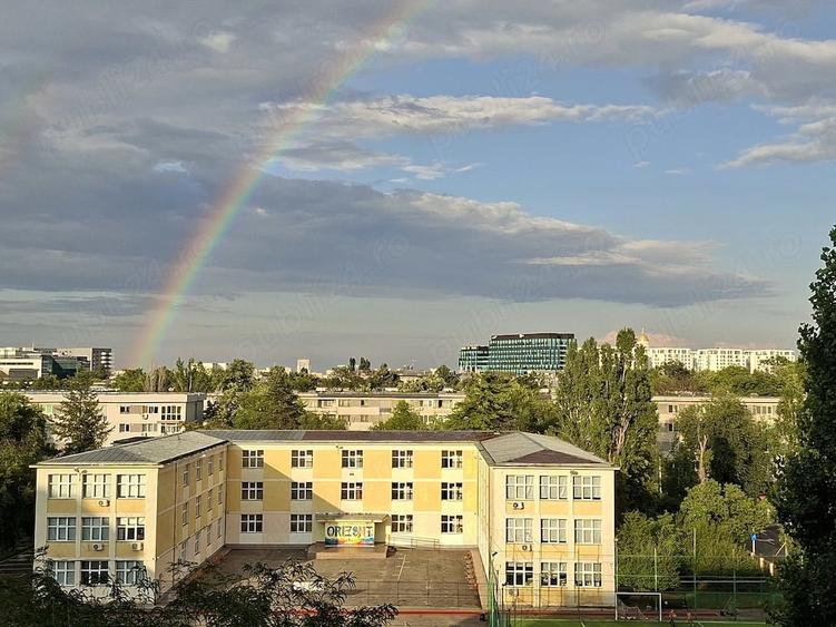 Apartament cu 3 camere semidecomandat în Central