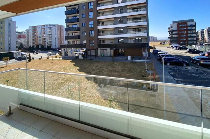 Apartament modern cu 2 camere pere?i retractabili terasa parcare ?i boxa - 9