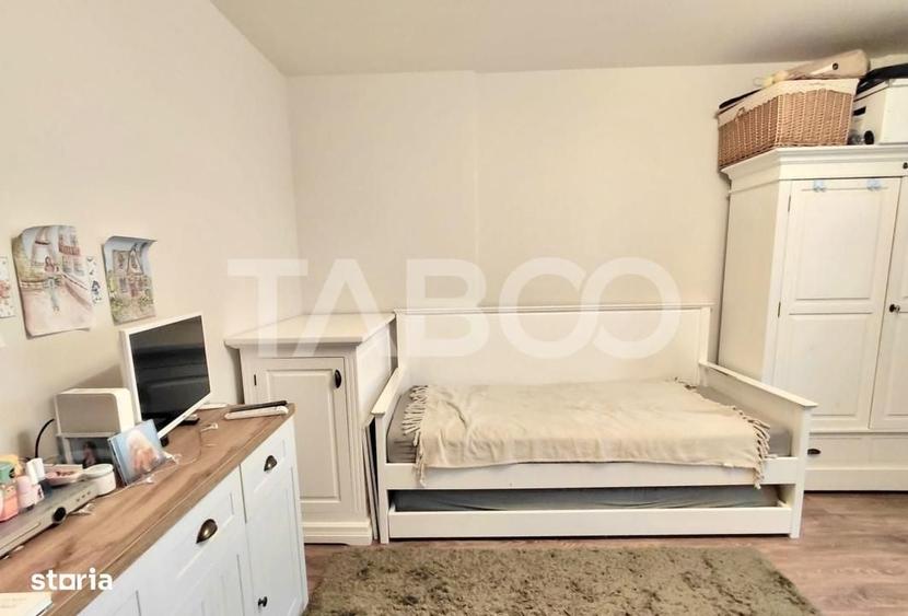 Apartament cu 3 camere decomandat în Borhanci