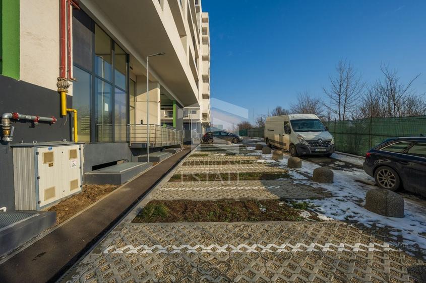 Apartament cu 3 camere semidecomandat în Colentina