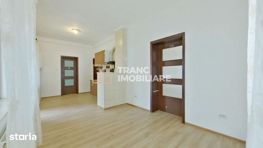 Casă cu 2 camere semidecomandat cu Teren 400 Mp în Pârneava