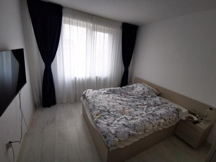 Apartament cu 2 camere semidecomandat, mobilat în Vlahuță