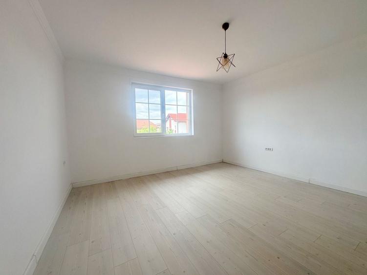 Duplex cu 4 camere cu Canalizare în Moșnița Nouă