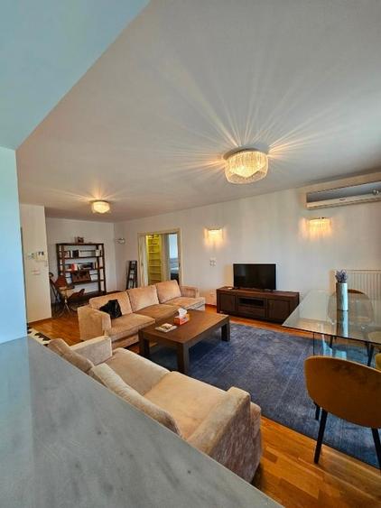 Apartament cu 3 camere decomandat în Sisești