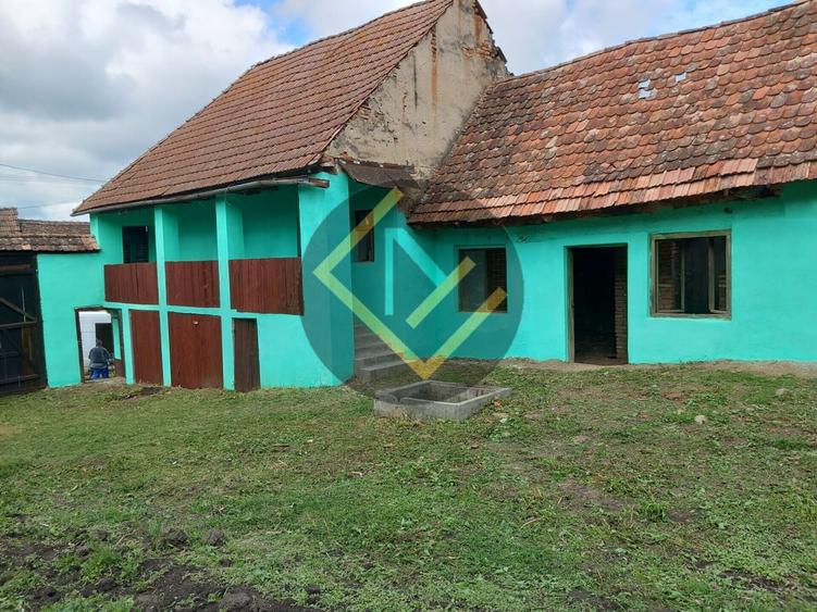 Casă individuală cu 2 camere cu Teren 900 Mp în Central