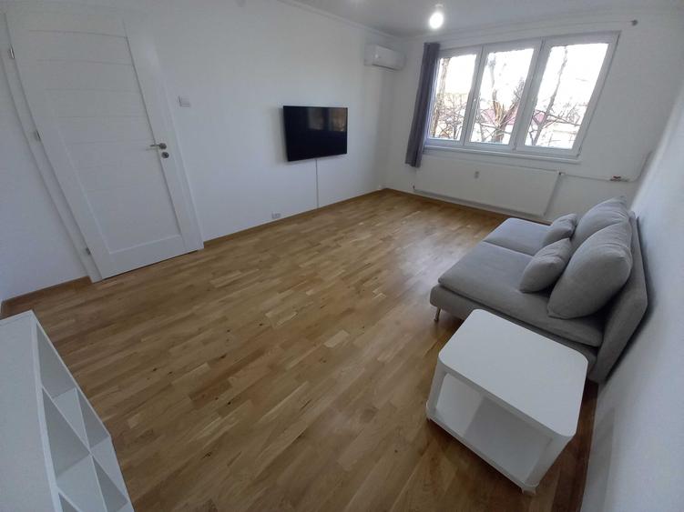 Apartament cu 3 camere decomandat, mobilat în Arcul de Triumf