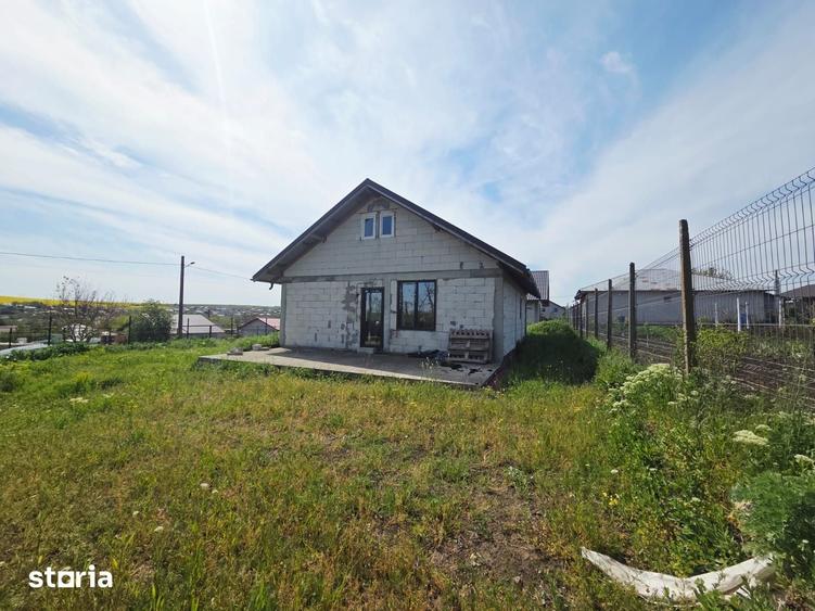 Casă cu 3 camere cu Teren 500 Mp în Schela
