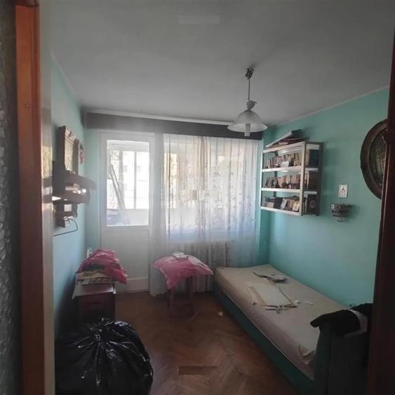 Apartament cu 3 camere semidecomandat în Viziru 1