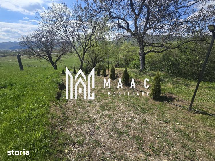 Teren de 5400 mp, în Orlat