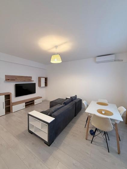 Apartament cu 2 camere decomandat în Păcii