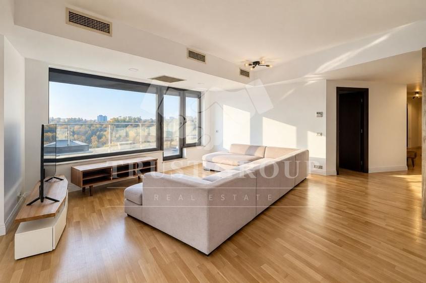 Apartament cu 5 camere decomandat, mobilat în Herăstrău