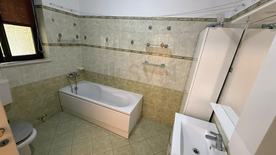 Apartament cu 4 camere decomandat în Herăstrău