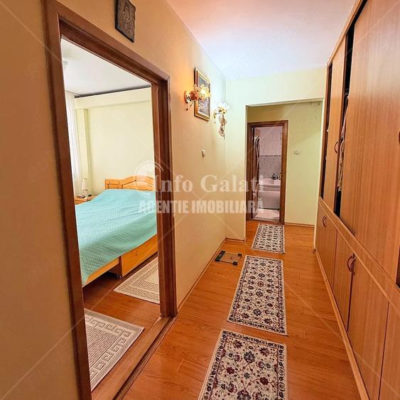 Apartament cu 4 camere semidecomandat în Micro 16