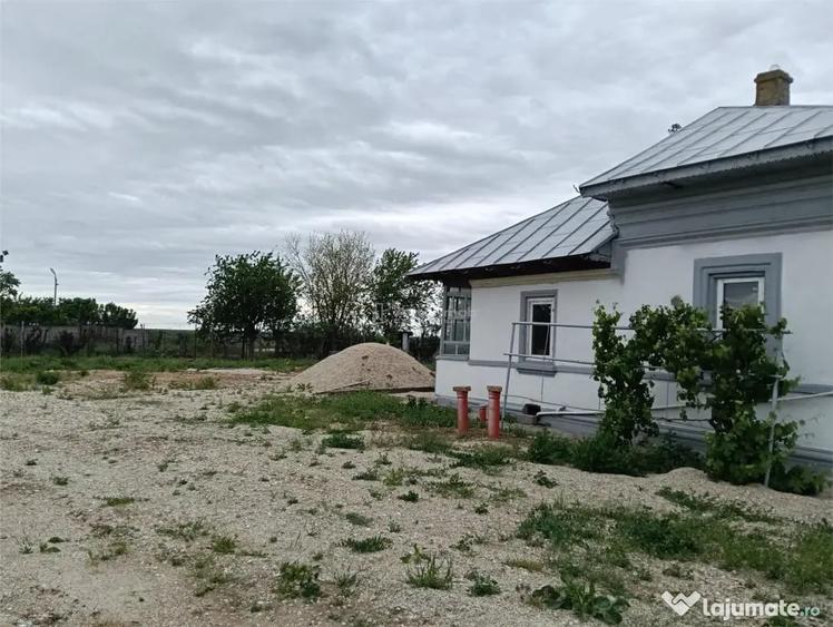 Casă cu 3 camere cu Teren 900 Mp în Central
