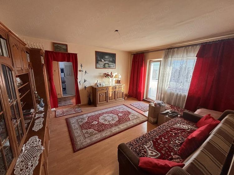 Apartament cu 2 camere nedecomandat, mobilat în Simeria