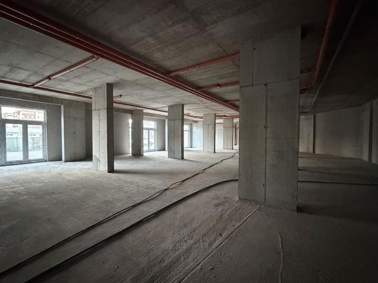Spațiu comercial, de 557 mp, în Florești