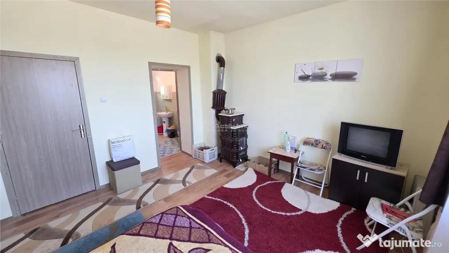 Casă cu 9 camere cu Teren 4400 Mp în Petrilova