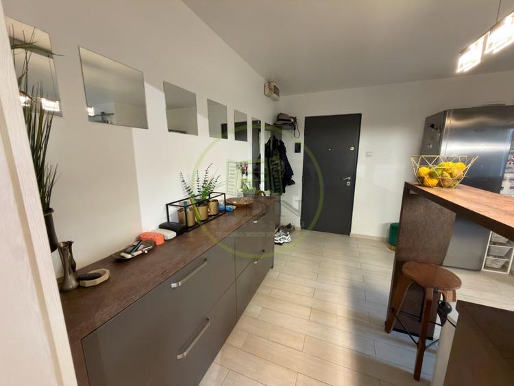 Apartament cu 2 camere semidecomandat, mobilat în 1 Mai