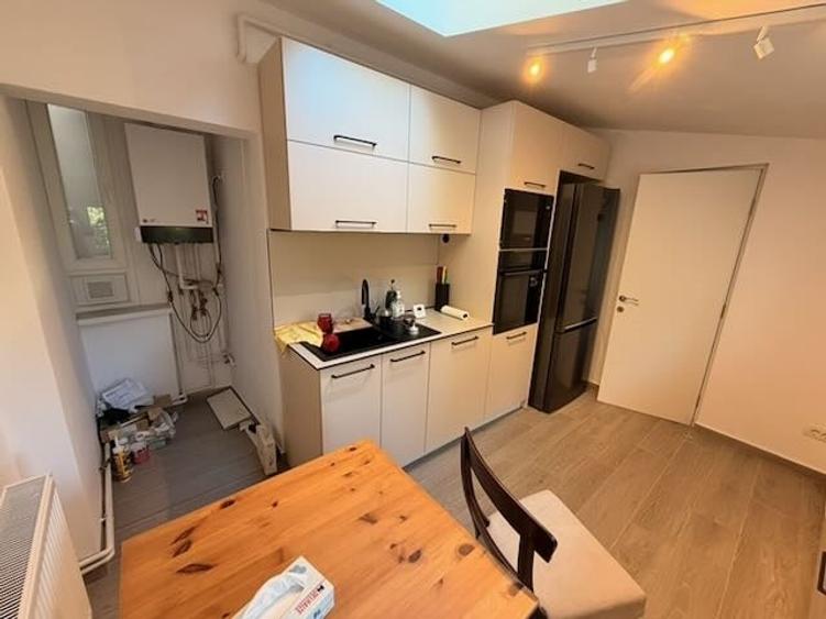 Apartament cu 6 camere decomandat, mobilat în Clucerului
