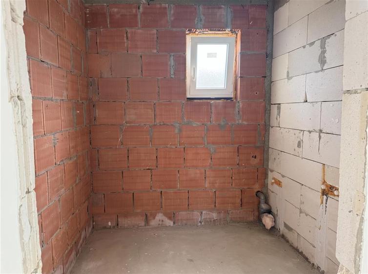 Casă individuală cu 4 camere cu Teren 250 Mp în Tișăuți