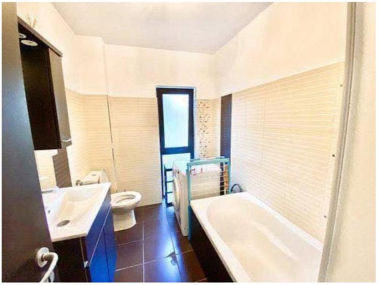 Apartament cu 3 camere decomandat, mobilat în Răcădău