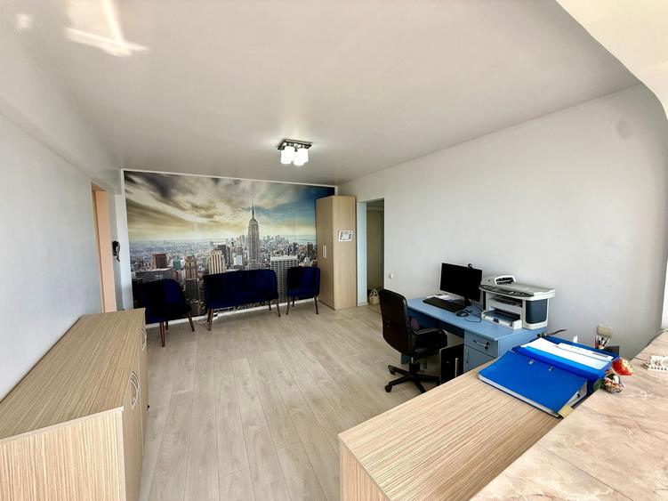 Apartament cu 3 camere semidecomandat în Titan