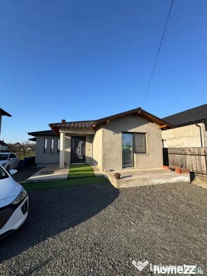 Casă cu 7 camere cu Teren 670 Mp în Săsar