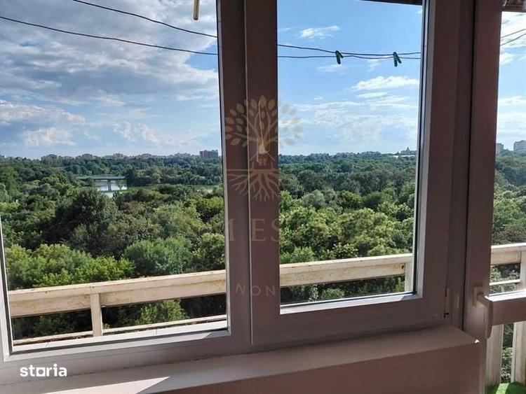 Apartament cu 3 camere semidecomandat în Tineretului