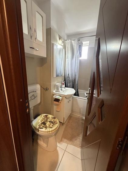 Apartament cu 3 camere decomandat în Drumul Carului