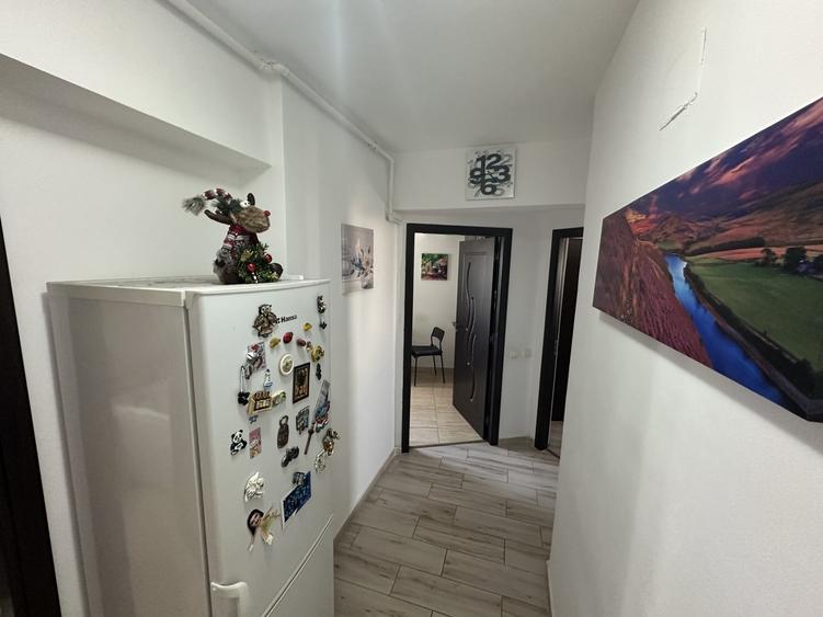 Apartament cu 3 camere decomandat, mobilat în Berceni