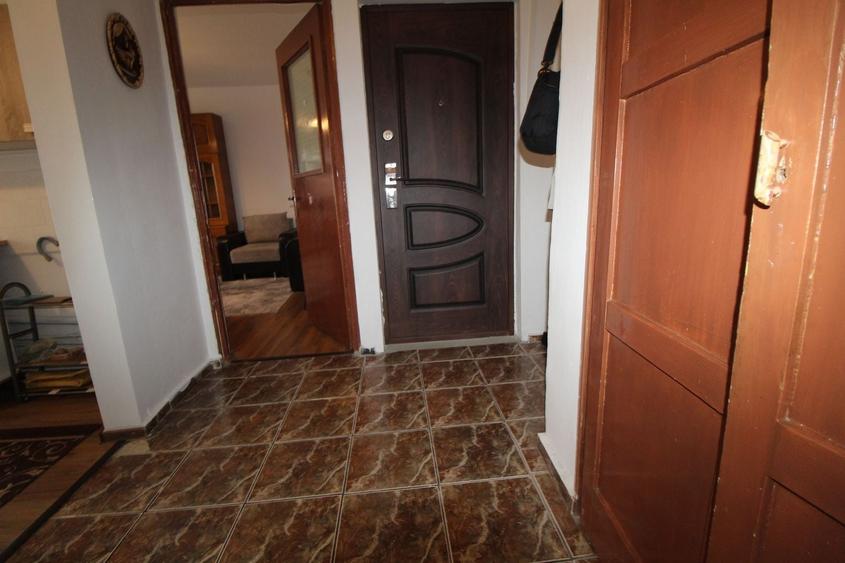 Apartament cu 2 camere decomandat în 9 Mai