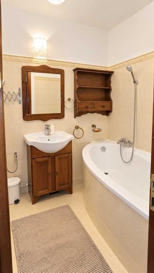 Apartament cu 3 camere semidecomandat în Câmpia Libertății