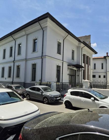 Birou, de 1,200 mp, în Cișmigiu