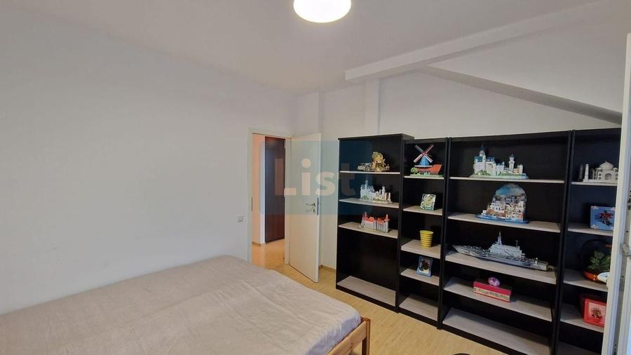 Apartament cu 3 camere semidecomandat, mobilat în Traian