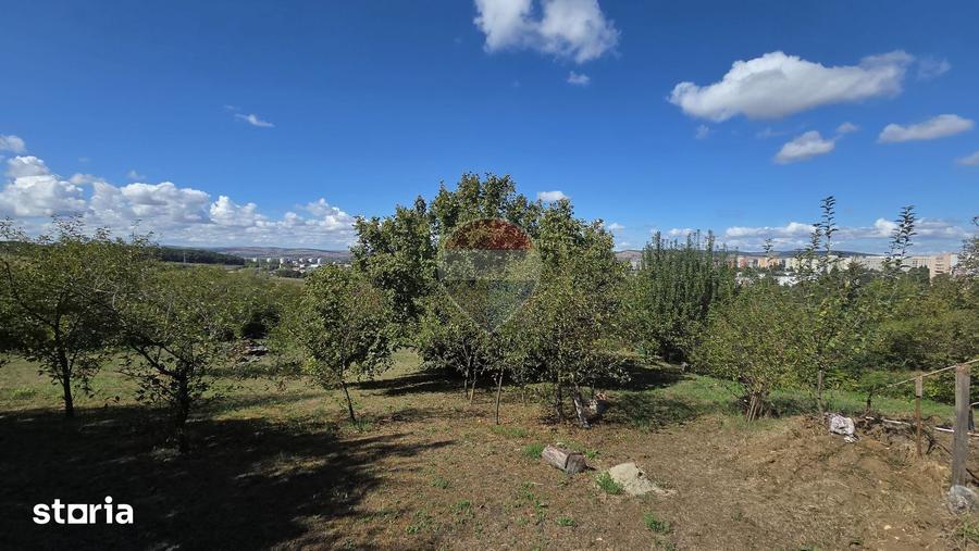 Casă cu 1 camere cu Teren 4345 Mp în Central