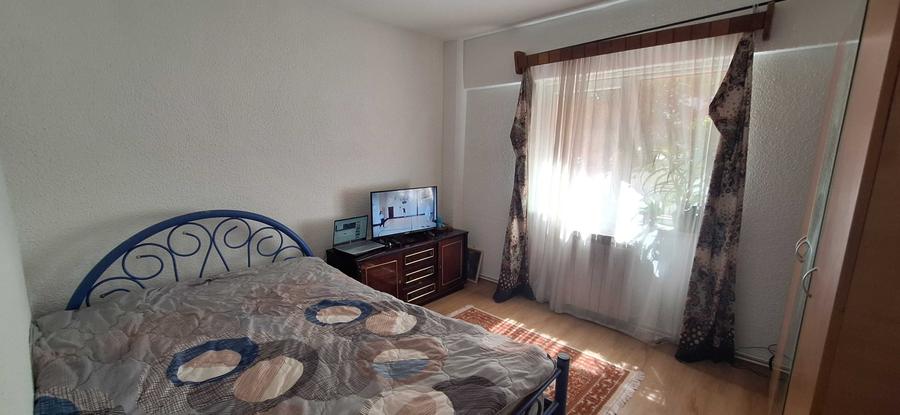 Apartament cu 3 camere decomandat în Vitrometan