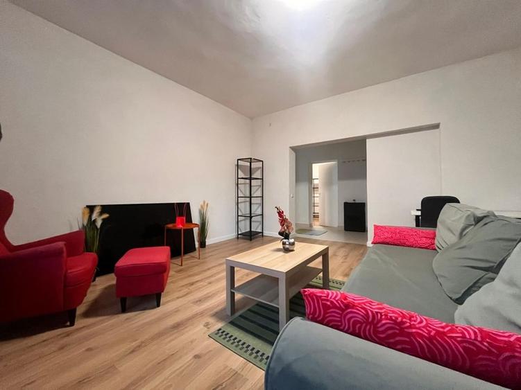Apartament cu 2 camere decomandat, mobilat în Girocului