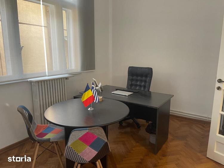 Casă cu 9 camere cu Teren 120 Mp în Eminescu