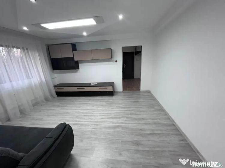 Apartament cu 3 camere semidecomandat în George Enescu