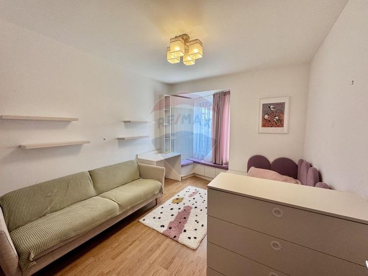 Apartament cu 4 camere decomandat, mobilat în Sebastian