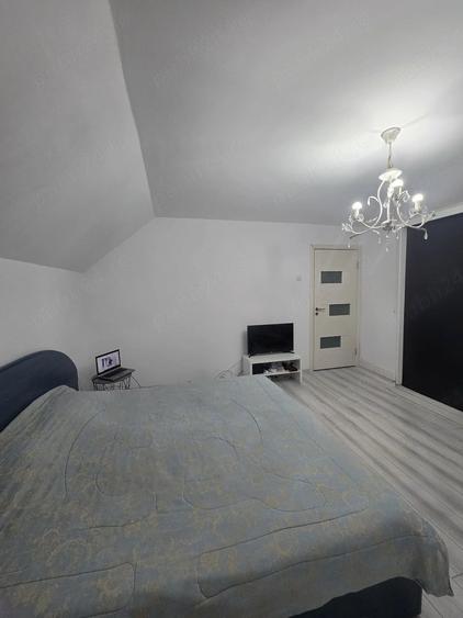 Apartament cu 4 camere decomandat, mobilat în Central