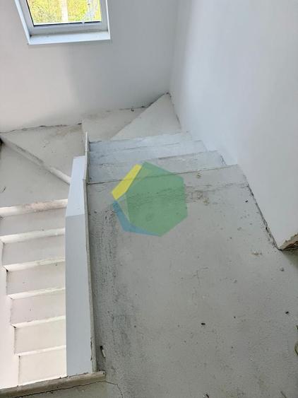 Casă individuală cu 4 camere cu Canalizare în Vest