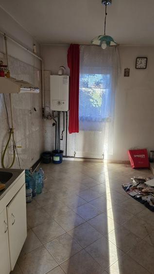 Apartament cu 3 camere decomandat în Est