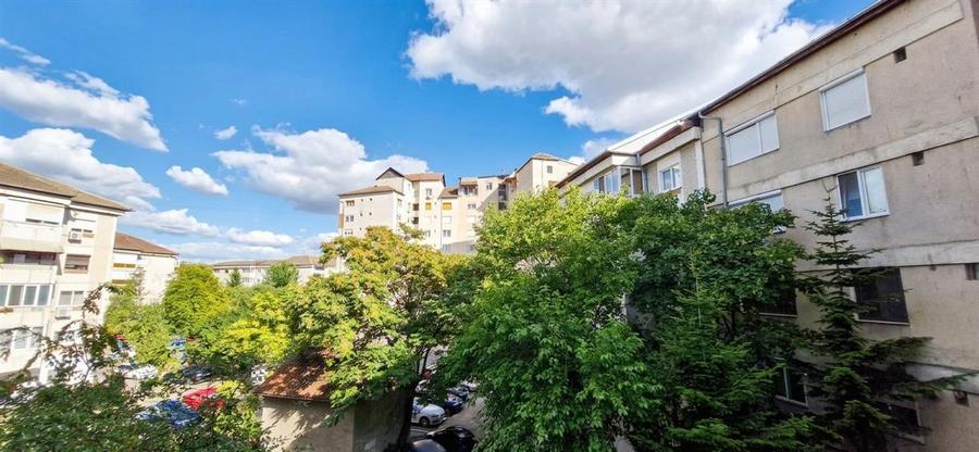 Apartament cu 3 camere decomandat în Decebal