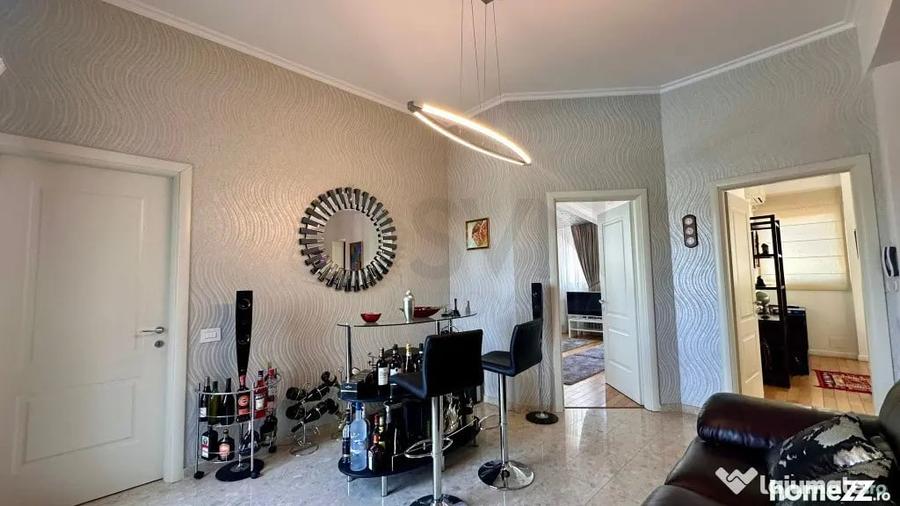 Apartament cu 7 camere decomandat în Bucureștii Noi