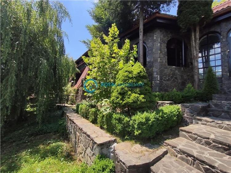 Casă individuală cu 10 camere cu Canalizare în Autogară