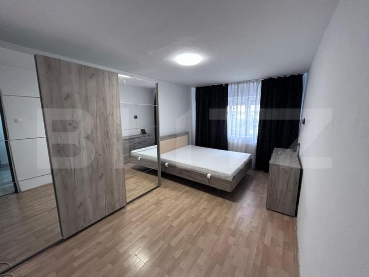Apartament 2 camere decomandat-Peste strada de Mall, etaj 3 - 4