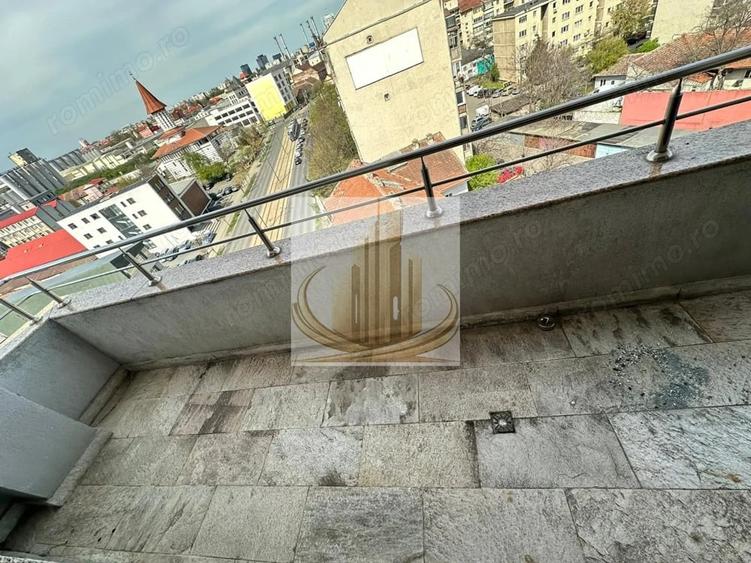 Apartament cu 4 camere semidecomandat în Central